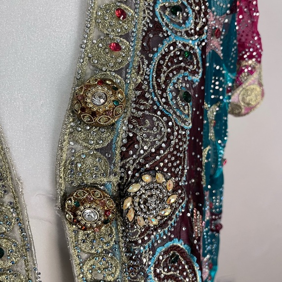 Luxurious embellished maxi robe with hand embroidery - Picture 15 of 15